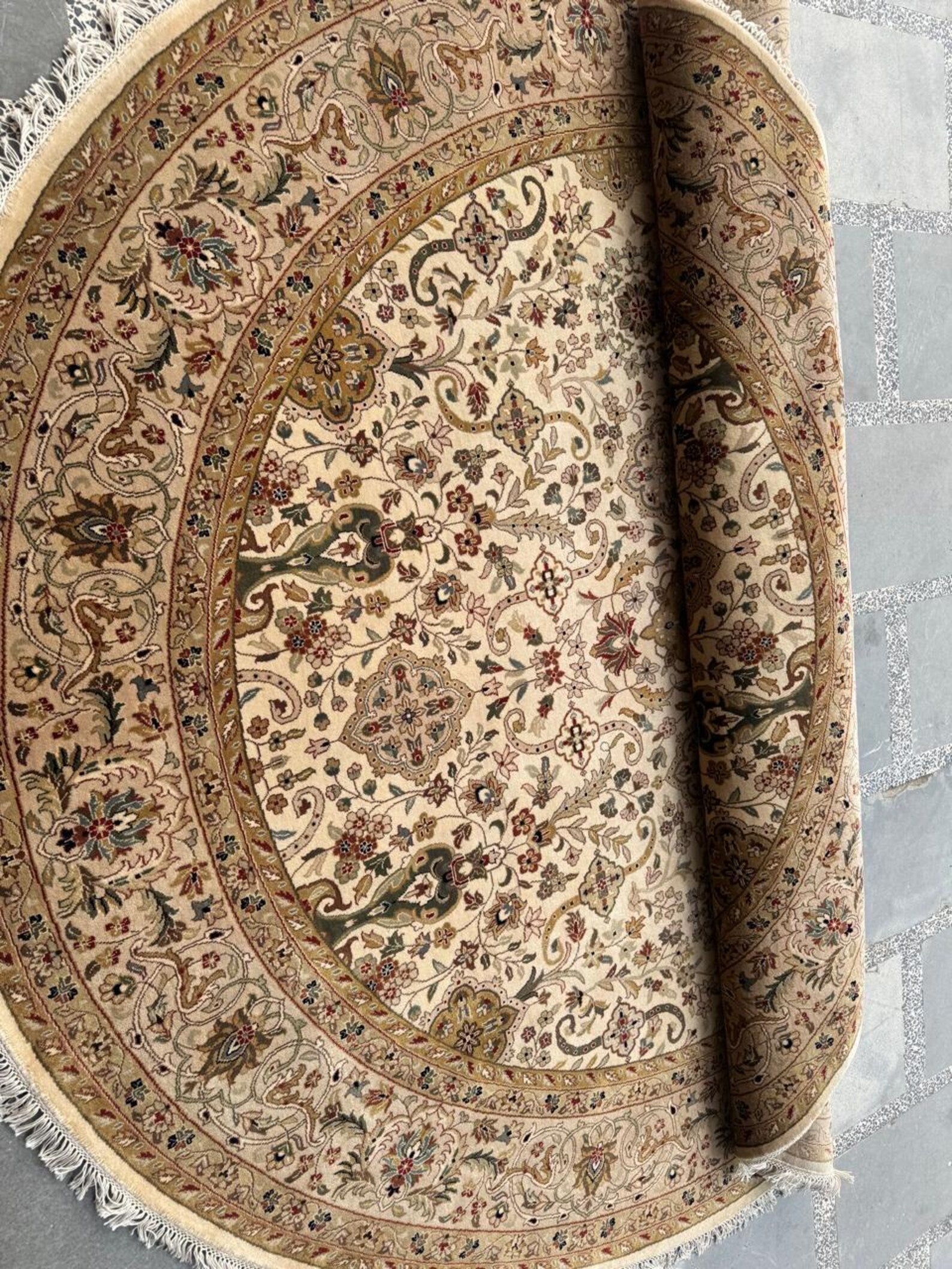 8 ft Vintage Floral Medallion Rug in Ivory & Camel