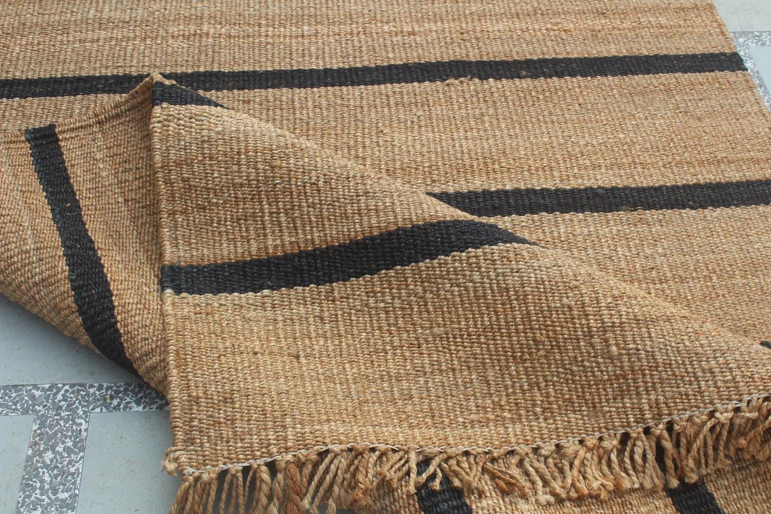 Modern black Striped Jute Rug |6x8 ft Black & Natural Area Mat