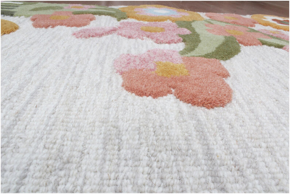 Custom Size Ivory Floral Hand-Tufted Wool Floral Area Rug – Modern Botanical Accent Carpet with Scalloped Edge for Living Room & Bedroom