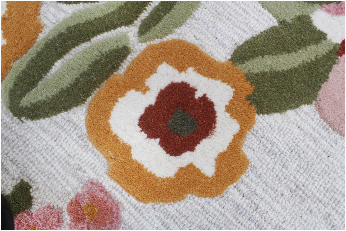 Custom Size Ivory Floral Hand-Tufted Wool Floral Area Rug – Modern Botanical Accent Carpet with Scalloped Edge for Living Room & Bedroom