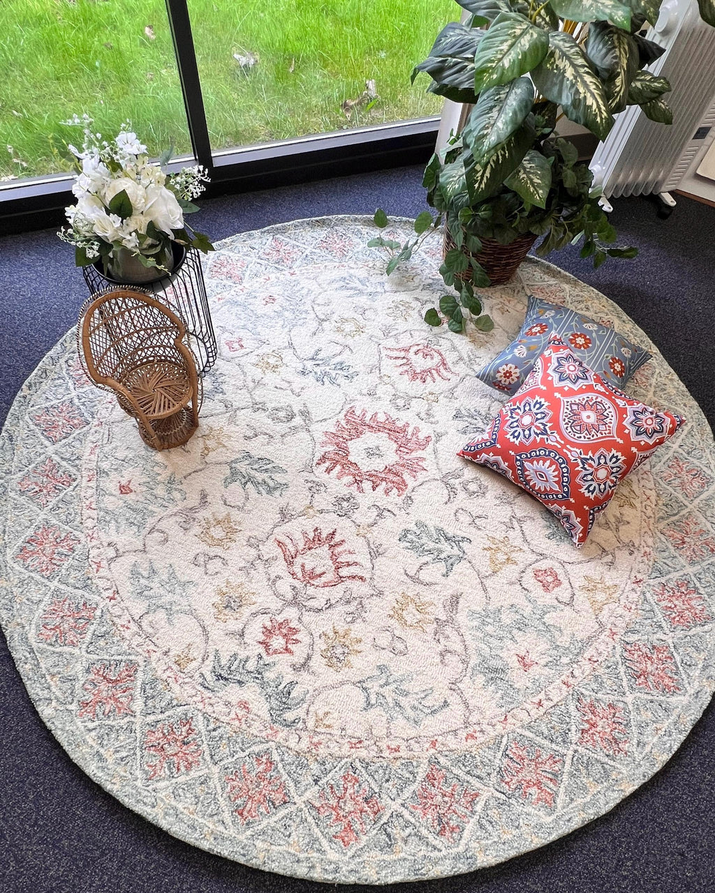 6ft Round Hand-Tufted Wool Floral Rug – 8ft Round Traditional Medallion Design