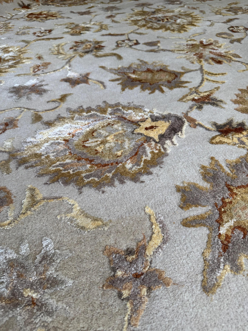 5x8 ft Elegant Traditional Hand-Tufted Wool & Silk Rug | Cream & Terracotta