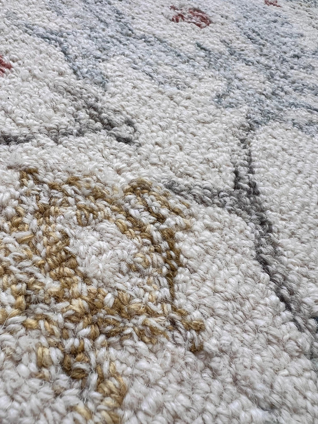 6ft Round Hand-Tufted Wool Floral Rug – 8ft Round Traditional Medallion Design