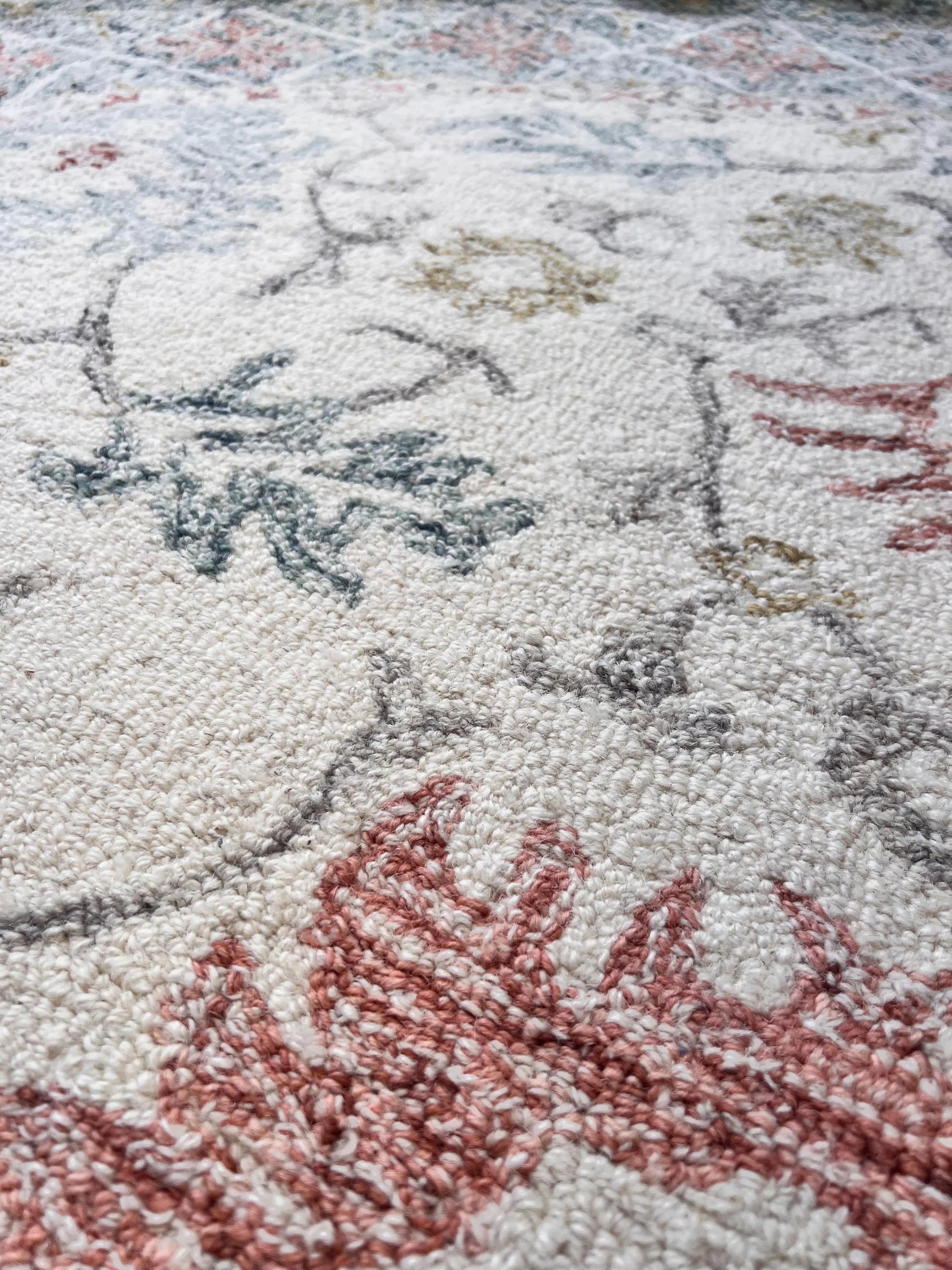 6ft Round Hand-Tufted Wool Floral Rug – 8ft Round Traditional Medallion Design