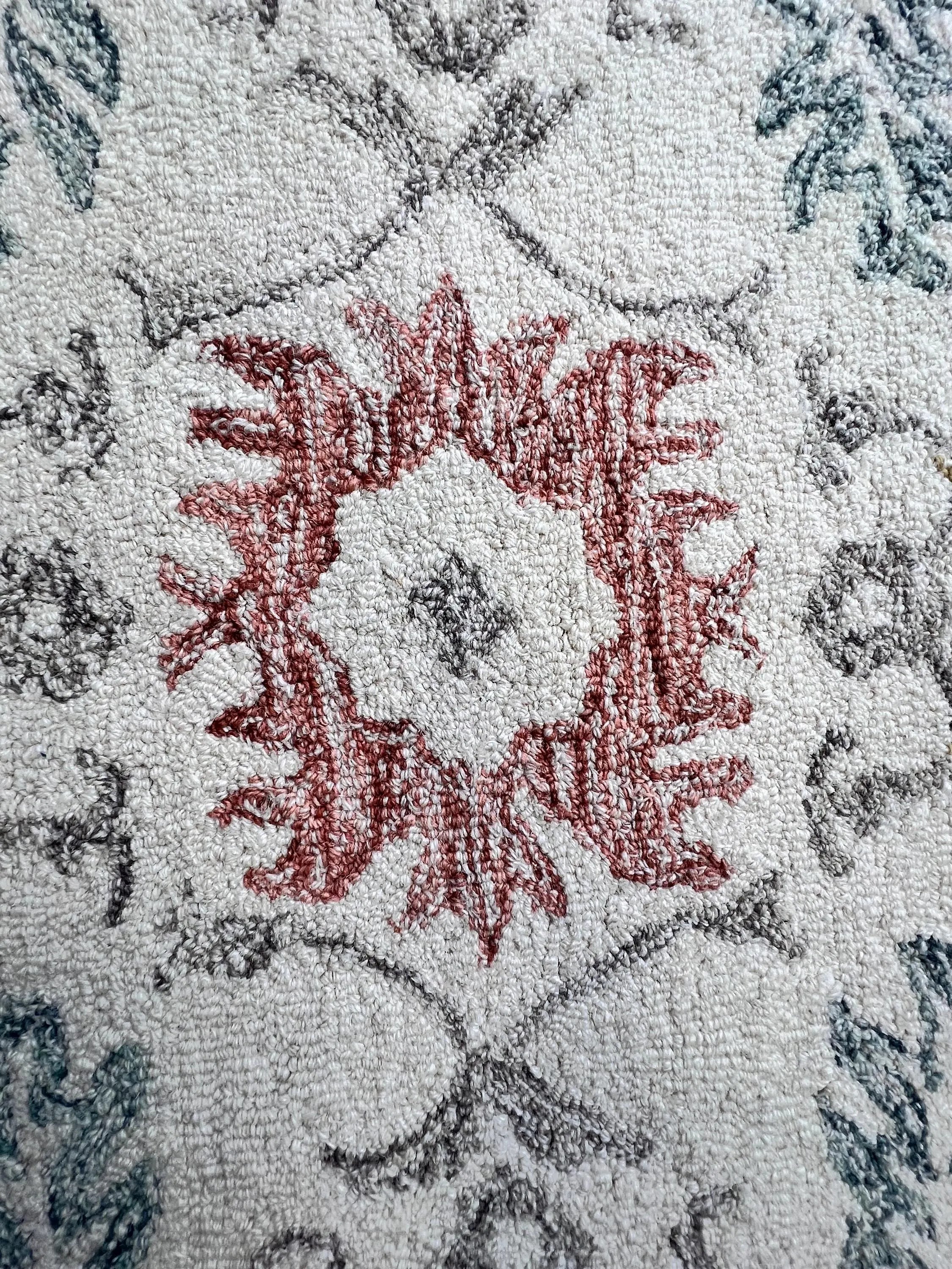 6ft Round Hand-Tufted Wool Floral Rug – 8ft Round Traditional Medallion Design