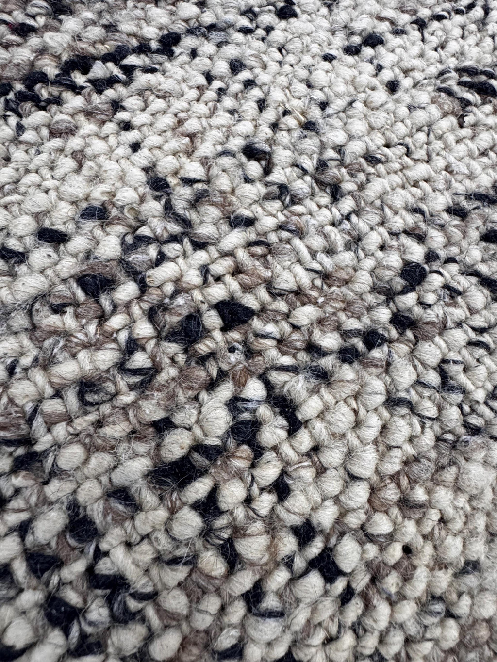 5x8 Handwoven Wool and Jute Area Rug, Neutral Gray, black & Cream Textured Floor Mat, Farmhouse Boho Kilim Style Tasseled Bedroom Living
