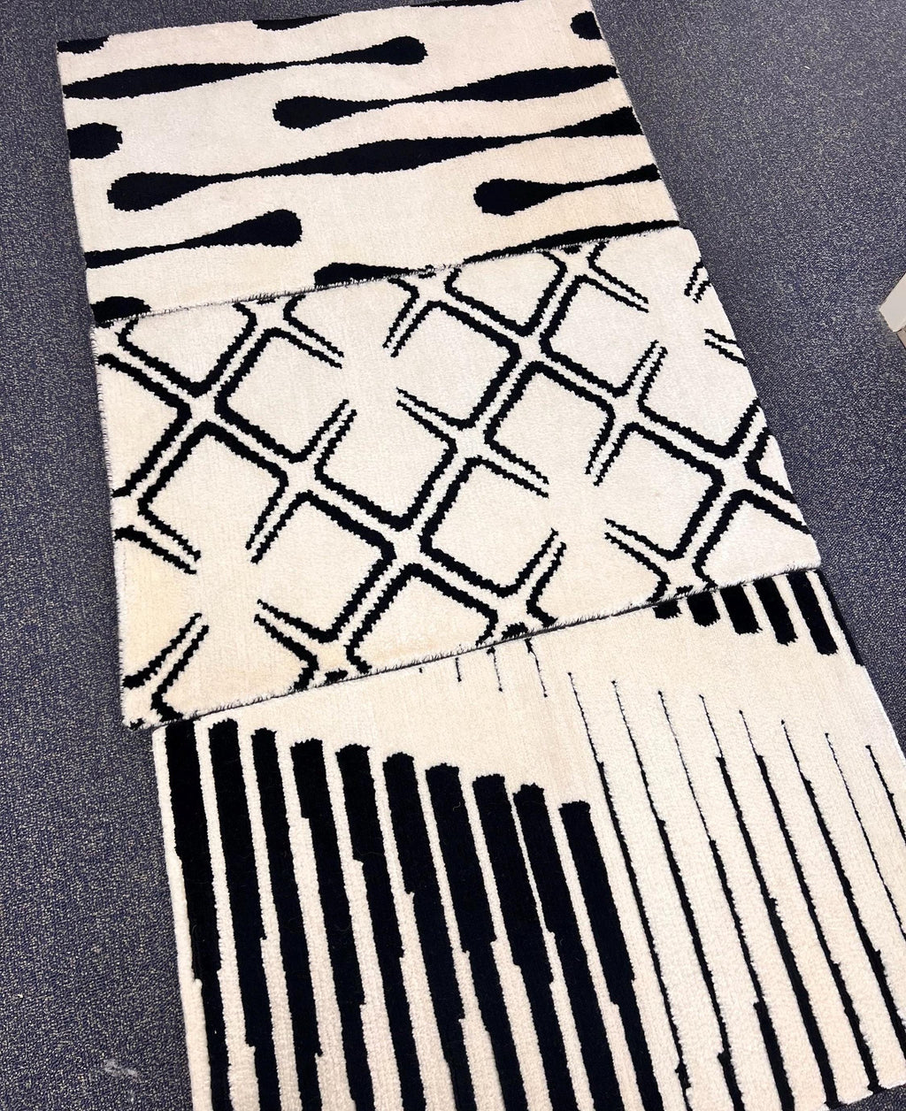 Beautiful Modern Ivory & Black Hand-Knotted Rug (2x3 ft) Plush Minimalist rug for entry way, underchair, accent luxury rug