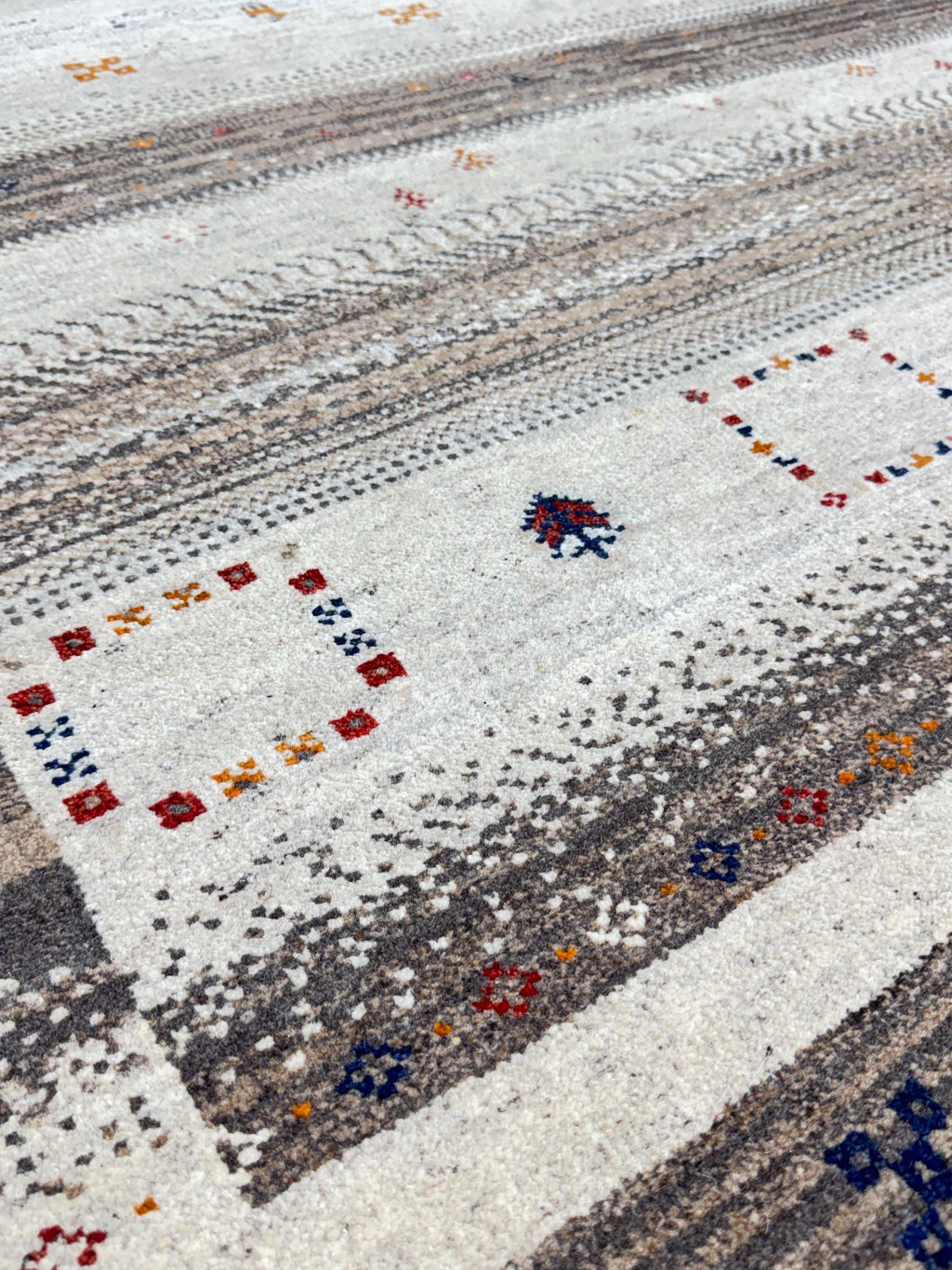 Handmade 6x8 Ivory Wool thick pile Gabbeh Rug