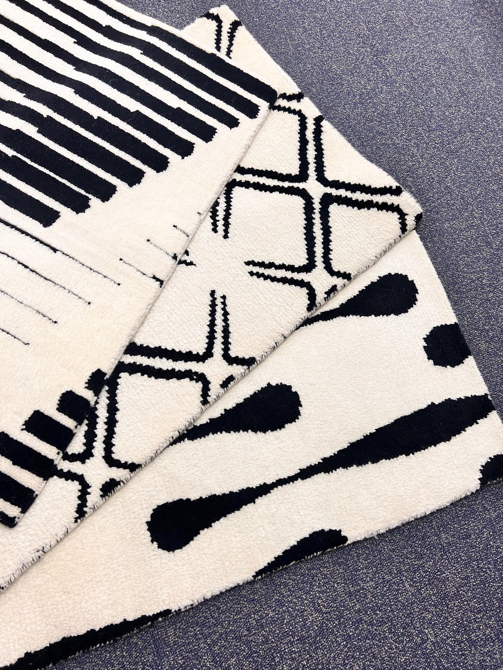 Beautiful Modern Ivory & Black Hand-Knotted Rug (2x3 ft) Plush Minimalist rug for entry way, underchair, accent luxury rug