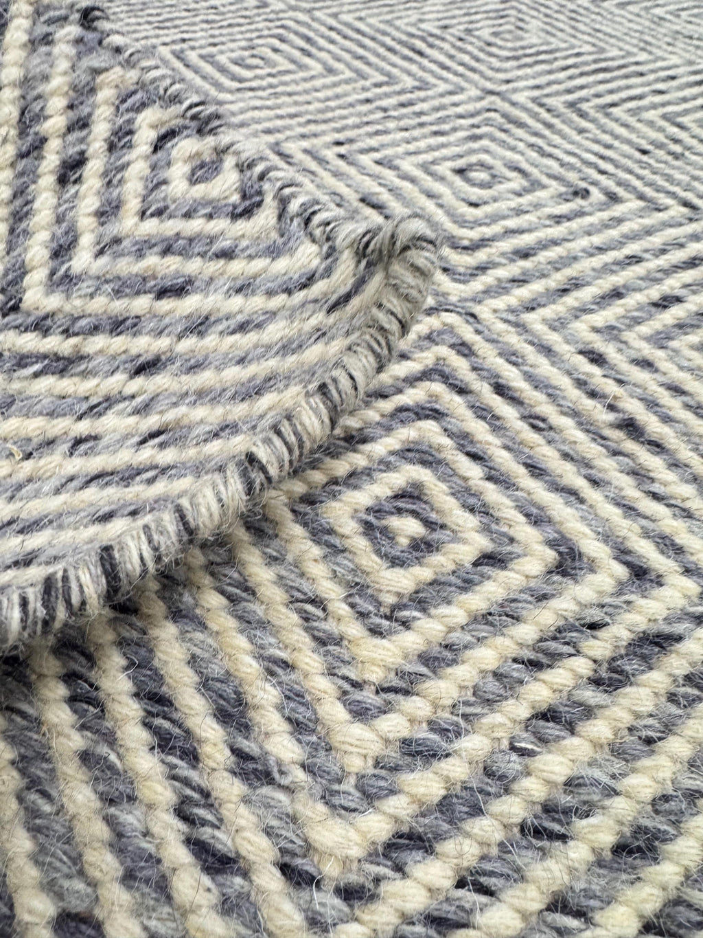Diamond Geometric Wool Jute Rug - Neutral Grey/Ivory Flatweave Area Rug - Durable Entryway & Kitchen
