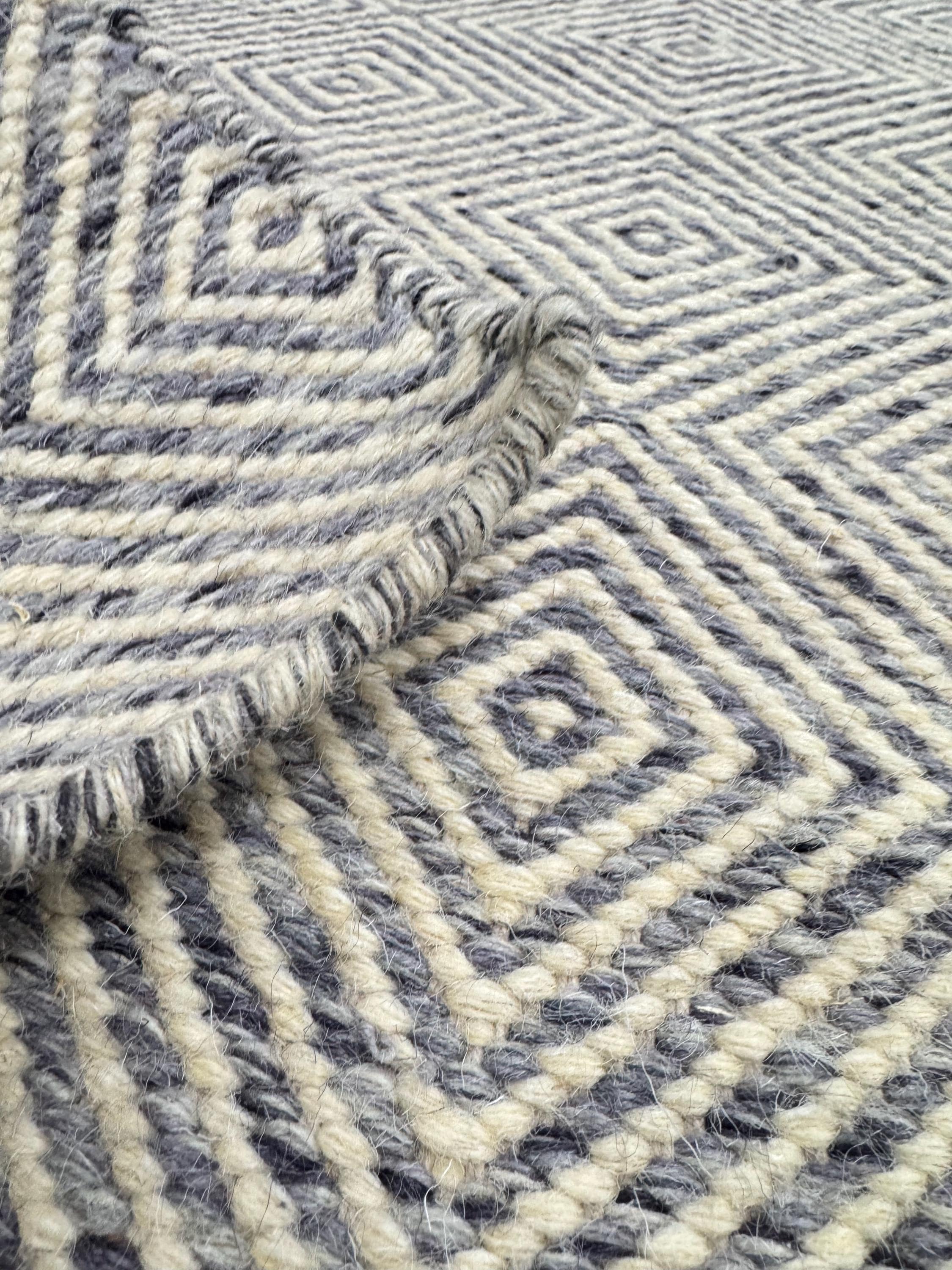 Diamond Geometric Wool Jute Rug - Neutral Grey/Ivory Flatweave Area Rug - Durable Entryway & Kitchen