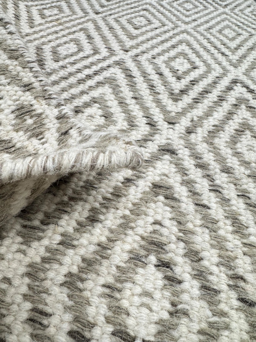 Diamond Geometric Wool Jute Rug - Neutral Grey/Ivory Flatweave Area Rug - Durable Entryway & Kitchen