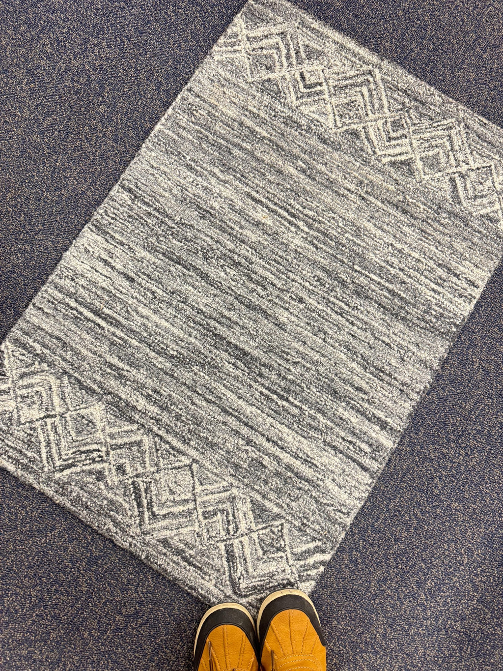 2x3 Hand-Tufted Gray Gradient Accent Rug | Modern Wool Blend Entryway Mat Textured Ombre Small Area Rug for Entryway, kitchen area, doormat