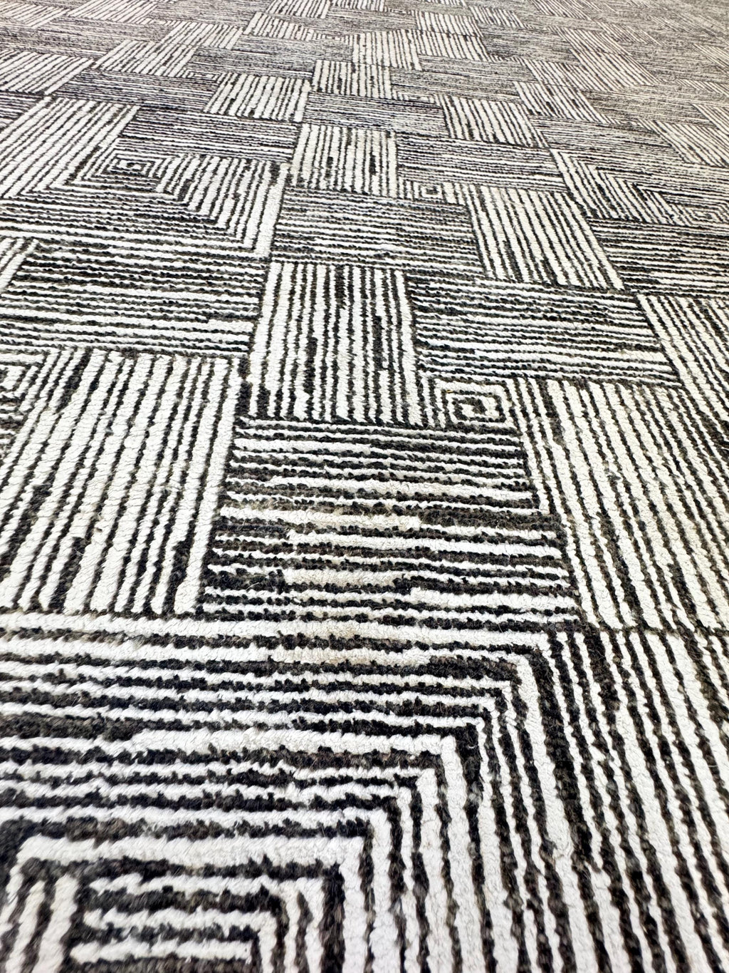 Modern Hand-Knotted Wool Rug - 6x9 (5'10" x 8'10") Geometric Maze Design Black and White Textured Area Rug Contemporary Neutral Home Decor